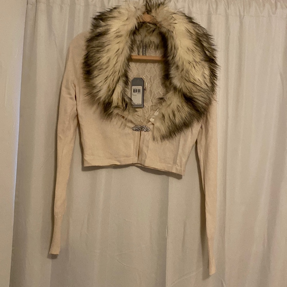 GUESS cropped sweater with faux fur collar.
